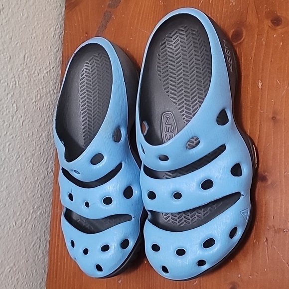 KEEN YOGUI CLOG SLIP ON BLUE AND BLACK MEN'S SANDAL SIZE 11 - Picture 4 of 8